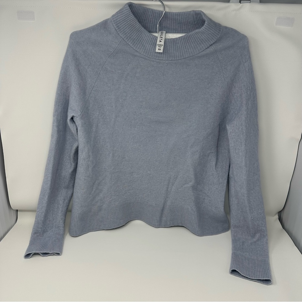 Athleta Light Gray Knit Top